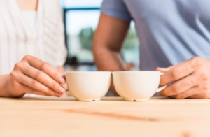 口元に手を当てる男性心理とは 男性の性格や特徴 上手な接し方を紹介 Galichu